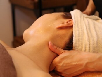 ウーロ(URO)の写真/【首肩頭腕デコルテ60分￥7700】快眠決定★首肩コリ、眼精疲労に◎「痛気持ちイイ」がクセになる♪
