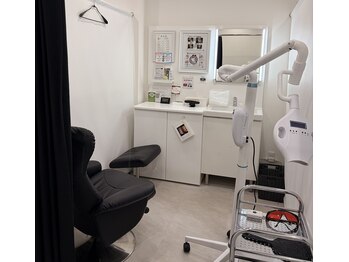 ホワイトニングバー 高崎店/完全個室のブース内