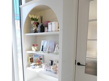 リコ(Rico)の雰囲気（白を基調にした店内）