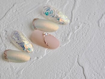 カトルナフ(quatre fois neuf)/キレイめニュアンスのお花ネイル