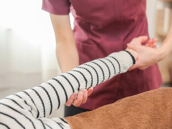 ララ鍼灸サロン(LaLa鍼灸サロン)/指先～腕の状態も確認します