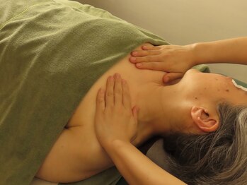 ポカポカ(POKA POKA)/温熱×アロマデコルテマッサージ