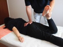 らら手技療法調整院 袋井店/施術風景（骨盤調整）