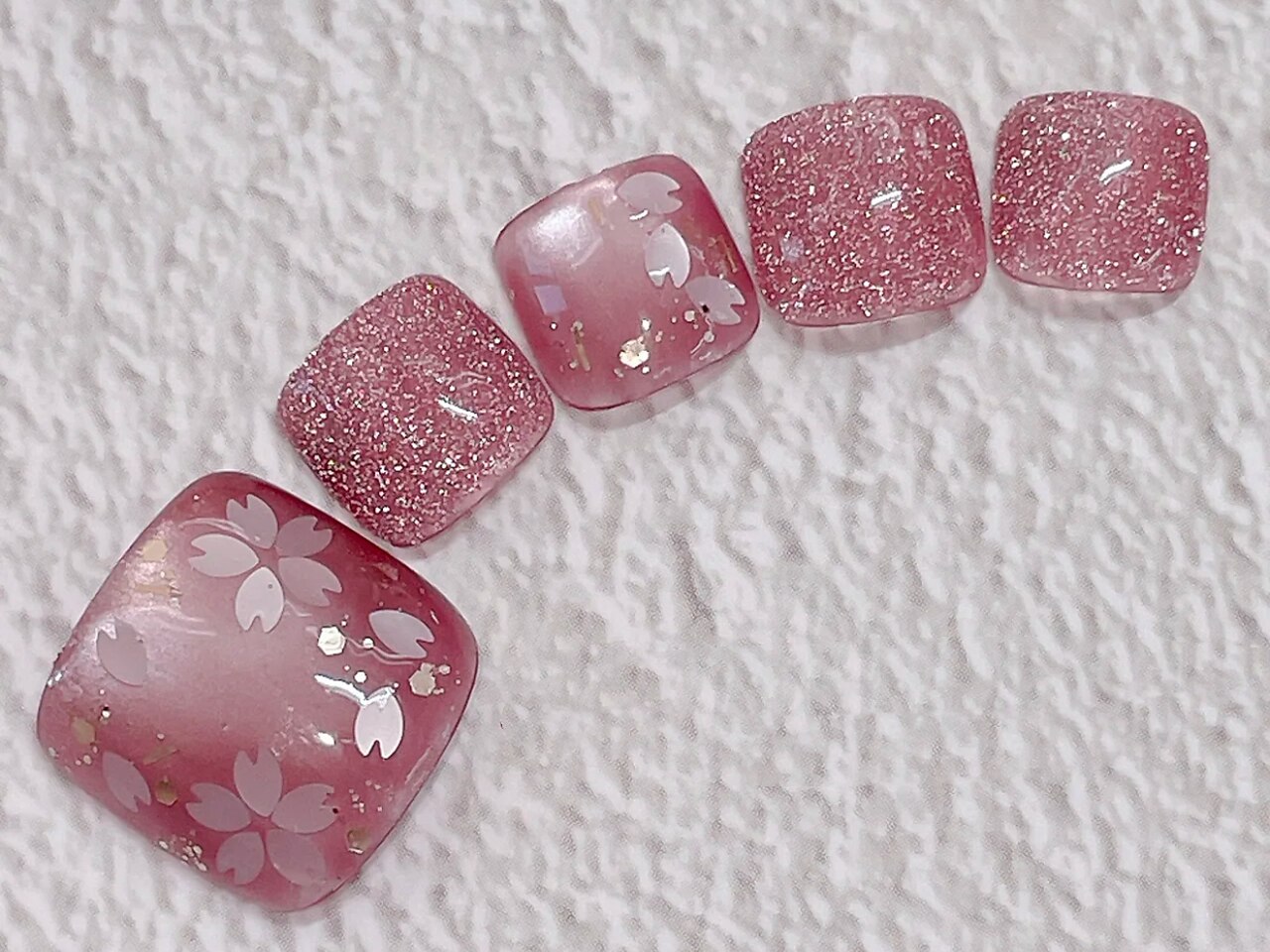 2025年春トレンド】桜 押し花 フットのネイルデザイン集｜人気順