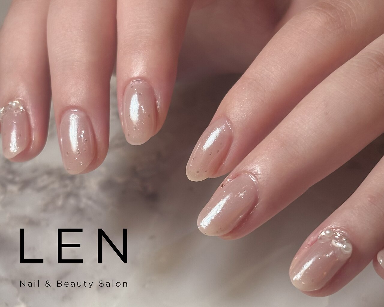 2026年冬トレンド】ホワイト ワンカラー ハンドのネイルデザイン集