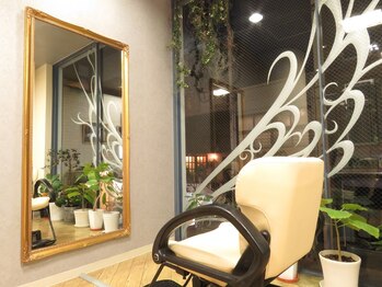 頭と首と顔のマッサージ パチューカ(PACHUCA)/座って、首のマッサージ