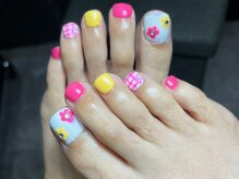 ブランシュネイル(BlancheNail)/ハンドお花デザインをフットへ