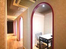 ダブティーネイル(W &T Nail)の雰囲気（マグネットカラー７０種以上、シェルや金箔系も豊富！個室型♪）