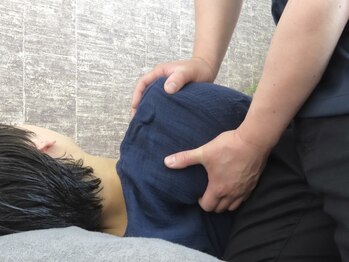 サロン バイ パピヨン エ ナチュール 恵比寿店(Salon by Papillons et nature)の写真/【猫背・肩こり改善人気】恵比寿3分個室◆肩甲骨はがし/足つぼ/ハンドリフレコース60・90分◎耳つぼ追加OK