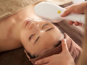 ワイズサロン(Y's salon)の写真/美肌成分高配合ジェルでの脱毛+ビタミンC誘導体パック!お肌のトーンUPで美白・美肌へ♪化粧ノリもUP