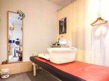 青山バランスアップ治療院の雰囲気（清潔にこだわる院。ベッド毎回消毒・空気清浄機３台・換気徹底）