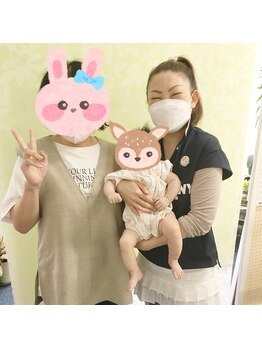 かおりビューティサロン/産後ママさんと一緒の写真