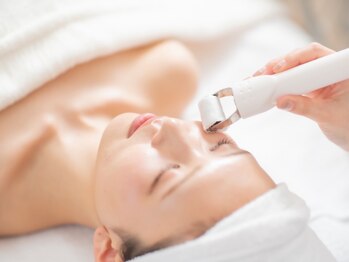 エムベル(M.belle)の写真/【鏡越しの自分が変わる!豊川で話題のたるみケアエステ】キュッとした輪郭を手に入れて、自信ある横顔へ♪