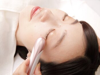 アストリエ グレース 相模大野(Astorie Grace)の写真/【目元のたるみ集中ケア】癒しと美を同時に手に入れましょう☆SNSで話題沸騰の耳つぼジュエリーも有り◎