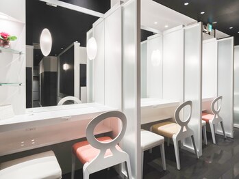 ビューティーリバース 平塚店/サロン内観