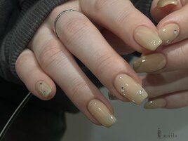 シンプルベージュパーツネイル