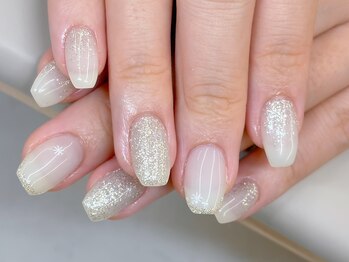 フォフォネイル 自由が丘(Fofo nail)/【白×ラメ デザインネイル】