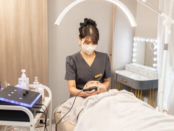 アイリア 藤沢店(Ailia)の写真/【小顔&たるみケア】表情筋に直接アプローチ!話題のテラボーラーでキュッと引き締まったフェイスラインへ
