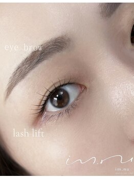 イムヌー(im.nu)の写真/【人気No.１セットメニュー】まつ毛パーマ×眉スタイリングで一気に垢抜け◆朝のメイク時間を大幅に短縮★