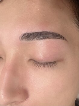 ユニルーム(uni room)/アイブロウ