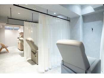 リット 恵比寿西口店(lit.)/お洒落で落ち着いた店内