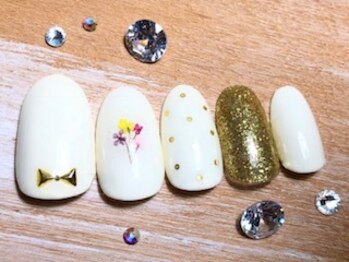 ネスト(Nest)/ガーリー押し花ネイル