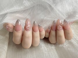 シンプルかわいいハートネイル