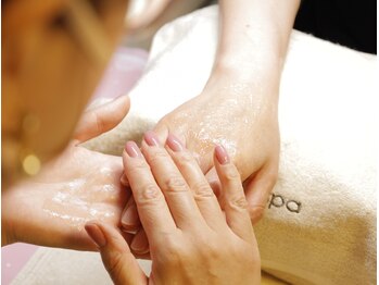 ふわふわE 新宿の写真/気になる乾燥にはハンドケアが必須!!定期ケアで清潔感のある綺麗な指先を保つ事でパラジェルが一層輝く♪