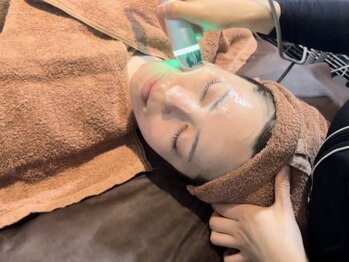 アース コアフュールボーテ 新潟中野山店 (EARTH Coiffure beaute')の写真/未来のたるみを防ぐ、今だけの集中ケア！ほうれい線・たるみに徹底アプローチ