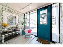 ソラネイル(Sola nail)の雰囲気（待合スペース♪外に面しているので明るいですよ！）