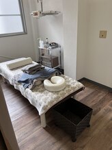 鍼灸整骨院ナガサキ(nagasaki)/半個室の鍼灸室(完全個室あり)
