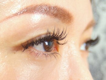 コンジュ(CONJU)の写真/《マツエク×まつ毛パーマ》同時施術でパッチリ目元に☆お客様の目の形に合わせてデザインをご提案します♪