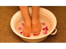 もみほぐし赤月/香りの足湯