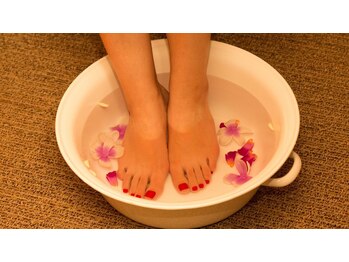 もみほぐし赤月/香りの足湯