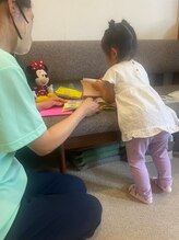 子育てママの整体サロン/ママ施術中のお子様の様子