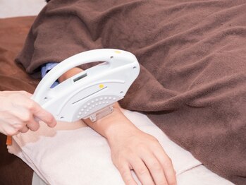 ブレイズ(BLAZE)の写真/丁寧な施術を心掛けています◎いわき市希少のLED脱毛機でつるすべ肌を手に入れる☆まずはご相談ください！