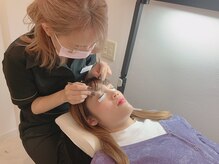 「理想のボリュームを実現！！マツエク仮付けで事前シミュレーション」