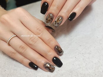 シックな大人ハートネイル