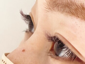 アリナラッシュ(ARINA LASH)の写真/【LEDエクステの講師在籍◎】ボリューム×キープ力！LEDでモチ◎パッチリ目元で印象UP！洗練された印象に♪