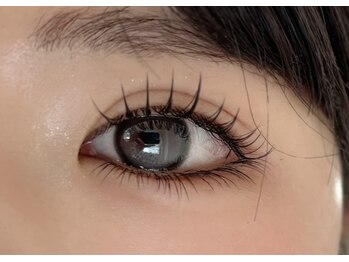 スロウ(THROW)の写真/上下パーマでさらにぱっちりな目元に♪束感まつげパーマで立体感のある印象的な目元へ◎