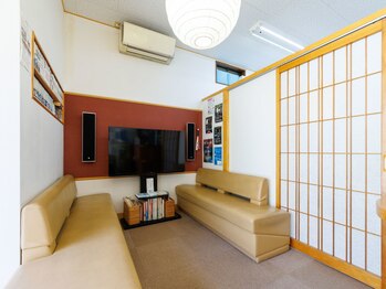 笹原整骨院/和のイメージの待合室です