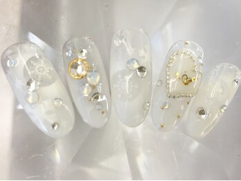 ラリュールネイル(L'Allure nail)/白冬スワロフスキーネイル¥9200