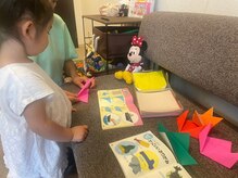 子育てママの整体サロン/ママ施術中のお子様の様子