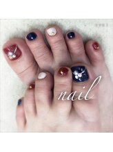 シキ(SIKI)/冬もフットネイルで可愛らしく