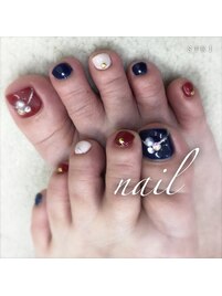 冬もフットネイルで可愛らしく