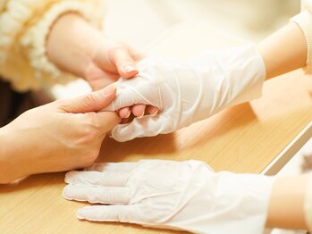 びび 津島店の写真/爪周りの甘皮や角質を柔らかくしキレイな指先へ♪爪の健康を第一に考えた施術でネイルの持ちも抜群♪