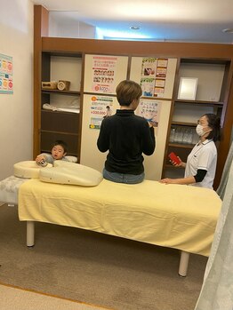 子育てママの整体サロン/施術中のお子様の様子
