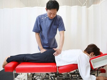 小坂井接骨院の写真/【慢性的な腰痛や肩こりに悩める方に根本改善】お体のお悩みに合わせて施術いたします。お気軽にご相談を♪