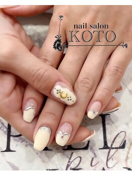 コト(KOTO)/月/秋ネイル/オフホワイト
