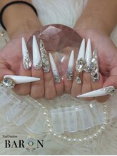 バロン 池袋店(BARON)/ホワイト×シルバー